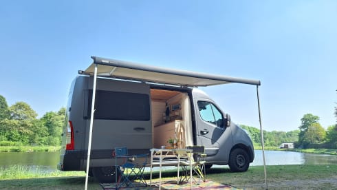 Riebedebie and we're gone! Super cozy converted Opel Movano 2p