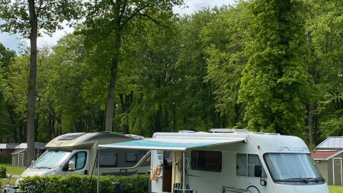 B544 – 5p Hymer integrated uit 1999