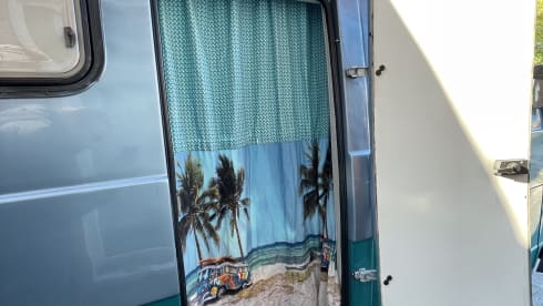 Blauwe Kiwi (VW LT28) – Rent a Volkswagen LT classic retro camper for unprecedented adventures!