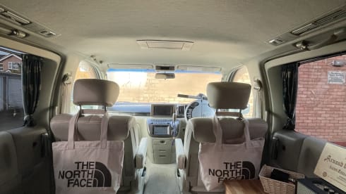 Nissan Elgrand – Cosy and Stylish Camper
