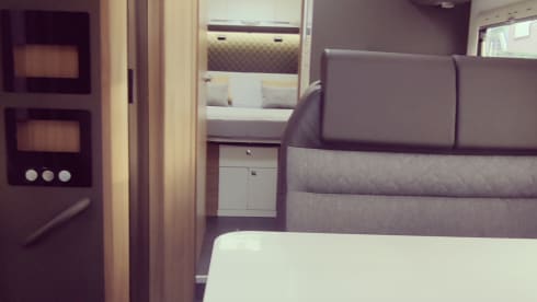 Hotelkamer op Wielen! – Hotel room on wheels! Very beautiful and luxurious Adria Matrix 5 p