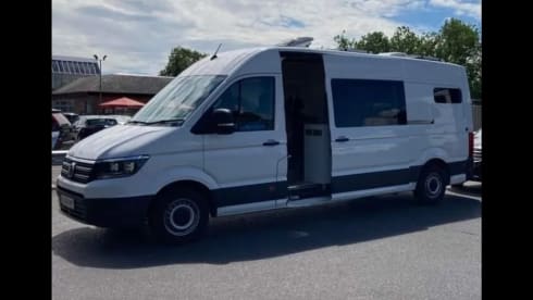 Crafty Fredrick – The comfverted 2018 VW Crafter Supervan 