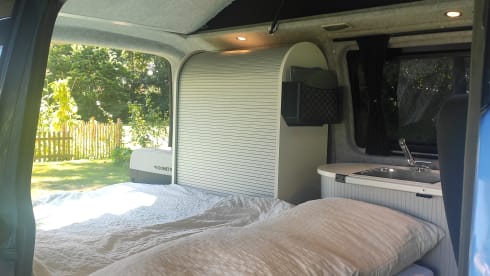 Sturdy Volkswagen T5 bus camper for 2-4 people