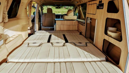 Vamos – Luxury Campervan and Nomad Office