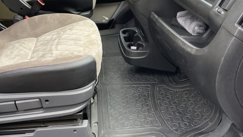 Grizzly the Gray – Self-sufficient Peugeot Boxer Camper for 2 Persons
