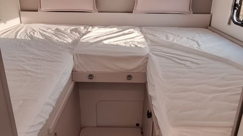 2026 NIEUW! – 🚐 LMC Splinternieuwe ruime half-integraal voor 4 personen