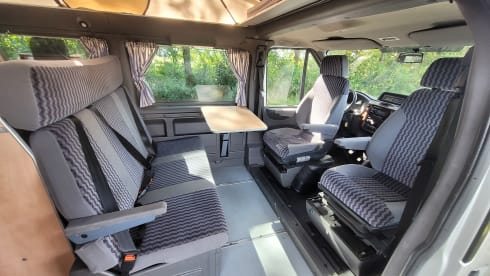 Nuggy – Ford Nugget 5 persoons,  Stoere kampeerbus voor de ultieme roadtrip!