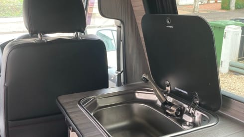 Dolly – 4 berth Volkswagen bus from 2007