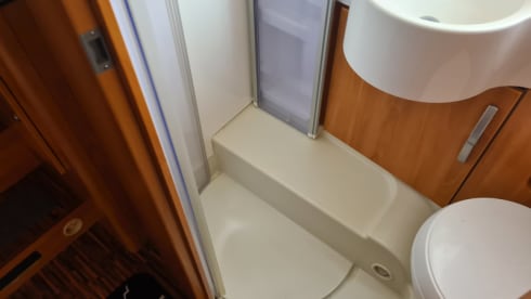 2p Hymer T672CL semi-integrated from 2009