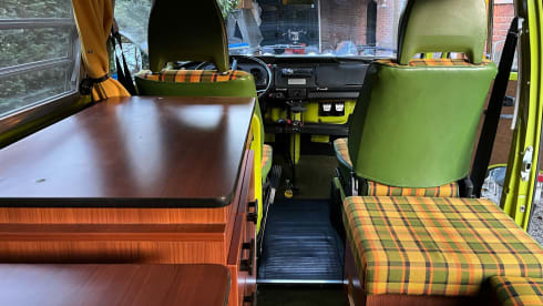 Putu – Volkswagen T2 from 1977, perfect condition