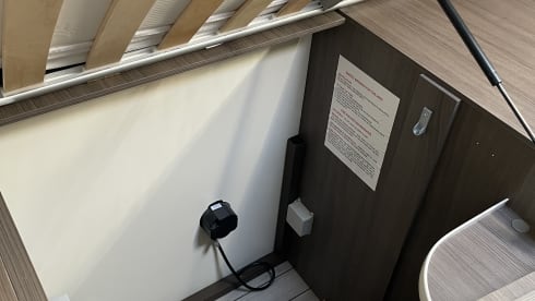 Modest – 5p McLouis Carat 873g integrated camper from 2021