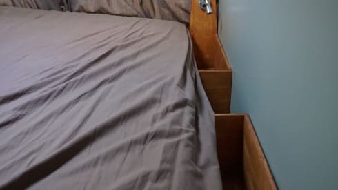 Pistachio – Mercedes Sprinter with large bed and extensive kitchen