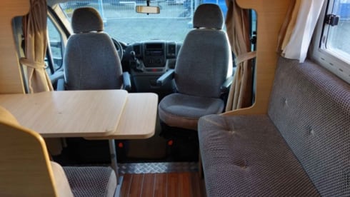 Mardy – Well maintained 3 person camper (alcove) for rent