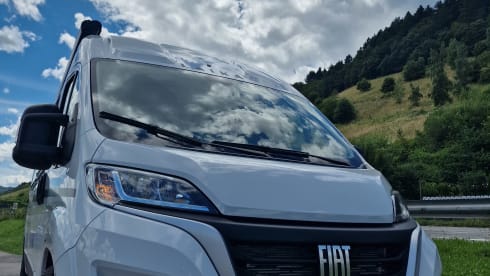 LAIKA – Camper van 9-speed automatic from 2022 - 2 pers.