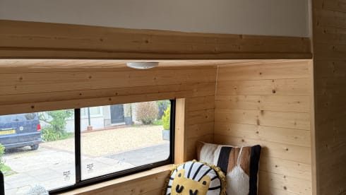 Jiggly Campervaneé – Beautiful family friendly converted Campervan