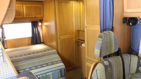Hymer vast bed – Luxury entrance Hymer B574