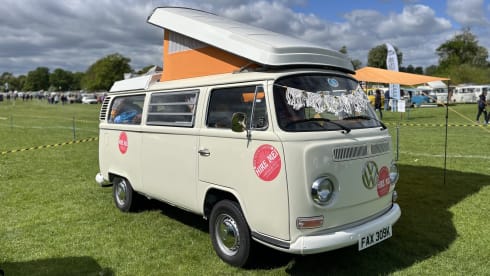 Lotus – Volkswagen-Campingbus mit 4 Schlafplätzen ab 2025