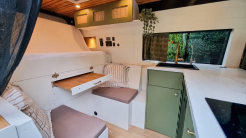 De EcoExpress – New: Luxury gas-free off-grid camper