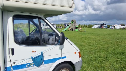 Happy – Happy on the road met onze 4p Ford Elnagh Colombia alkoof uit 1996