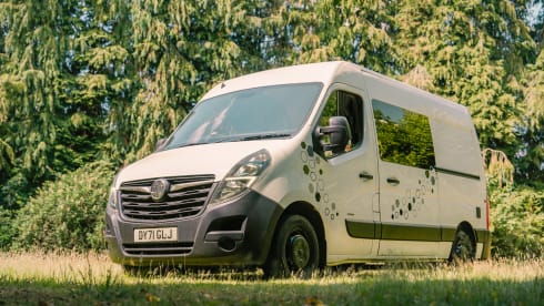Woody – Luxury 3 seat 2 berth camper fully kitted out! Itinerary planning included!