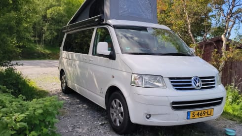 Liv – 2p Volkswagen campervan uit 2009