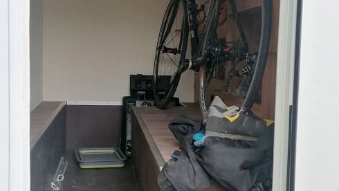 4 berth fixed bed motorhome