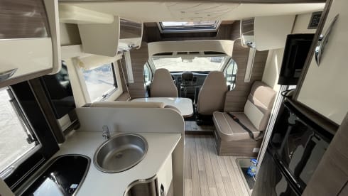 5p Ford bus uit 2024 MClouis CARAT 