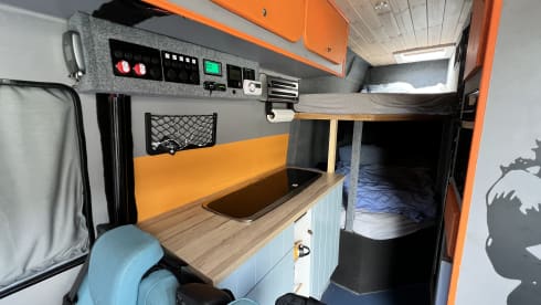 Decks – 4 berth 5 Belt Campervan
