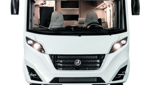 I7400 SBC - Etrusco A-Class 2025 4 berth 4 seatbelts Auto 5G WiFi 