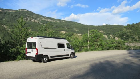 Benni – Bus camper built in 2021 for rent in Kontich.