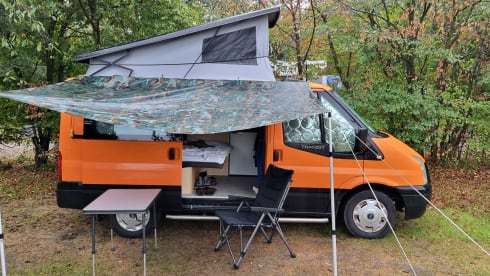4p Ford campervan uit 2009
