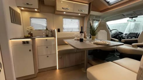 Campi – Luxury 2p Bürstner with queen bed, air conditioning and inverter 