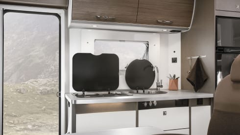 A6600BB – Etrusco 6 berth 6 seatbelts 2021. Automatic . 5G Internet. Solar Panels.