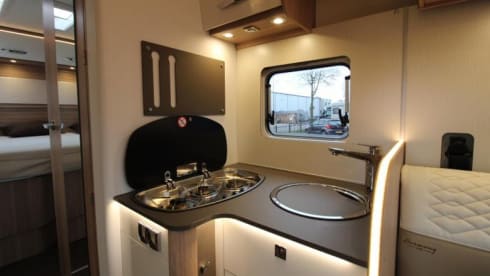 Campi – Luxury 2p Bürstner with queen bed, air conditioning and inverter 