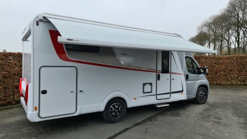 N854ZH – Very luxurious Burstner Lyseo Privilege 728 G length bed | miles free!