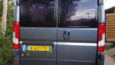 vakantiehuisje op 4 wielen – 2p Karmann bus, with air conditioning in living area