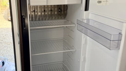 Tesso – 4p Benimar semi-integrated from 2020