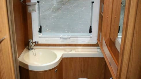 Km vrij – Luxury 4 person(*) Ford Rimor Alcove