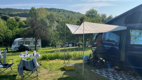 Billy – Cute 4p VW T5 Campervan with pop-up roof and complete equipment