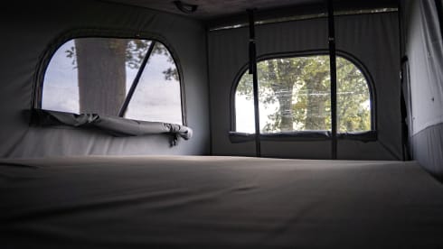 Volkswagen T5 Camperbus 4 persons 