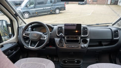 2p Malibu bus uit 2025