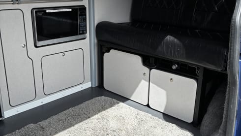Betty Blue – 4 berth Volkswagen campervan from 2016