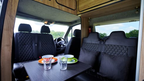 Silver Comet – 4 Berth Mercedes Sprinter Luxury Camper