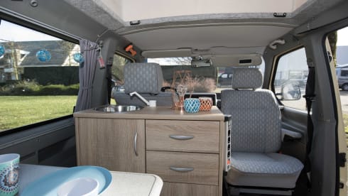 Desert - Cozy and robust VW T4 multivan with lifting roof