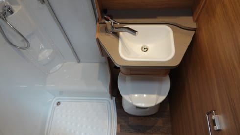 Excellent Campers  – LMC Camper semi-integrato Zeeland Fiandre