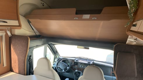 Bennie – Benimar Alcove camper - 5 persons - family camper 