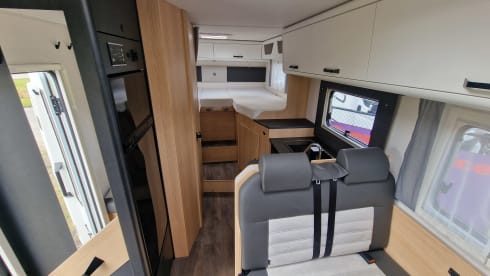 C17 – Luxe Sunlight I67S Automaat 2x Airco 4P