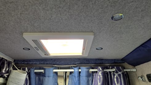 The Roving Badger – 2 Berth Peugeot  Boxer  LWB High Roof 2018 