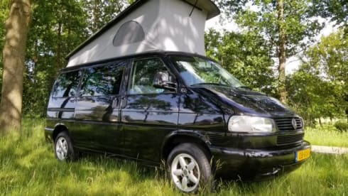 Black Pearl – Go on an unforgettable road trip with this luxury VW T4 Westfalia