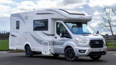 UWD – Air Conditioned | Family Motorhome | Bunk Beds & Large Double